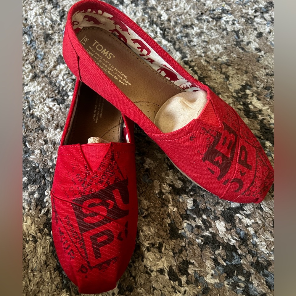 Toms women’s 10B Red Sub Pop